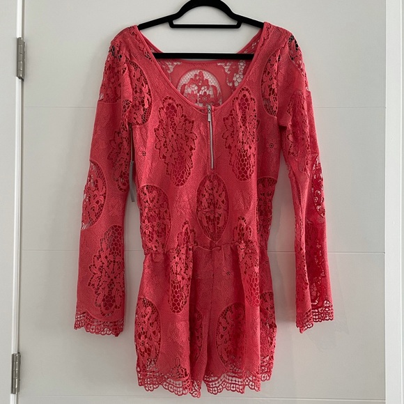 Tarte Lace Overlay Romper XS NWT - Picture 2 of 4